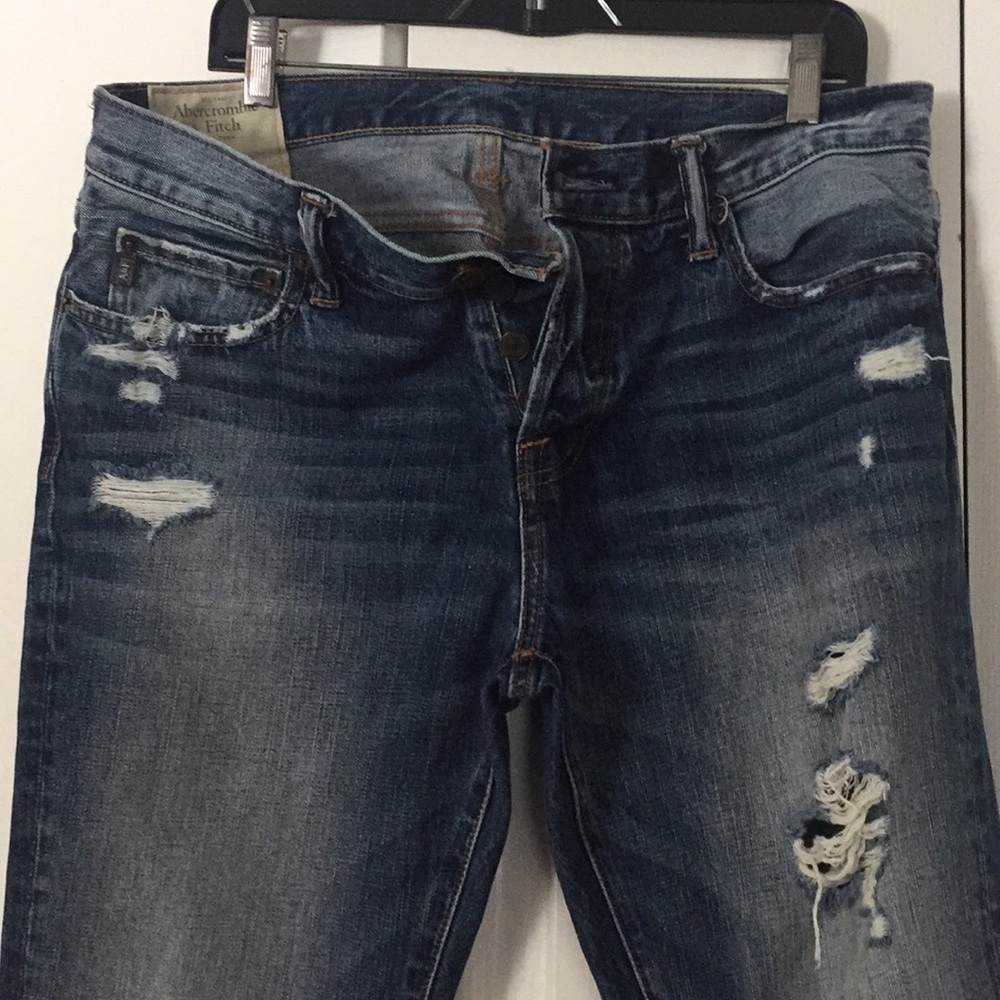 Men’s straight leg ripped jeans